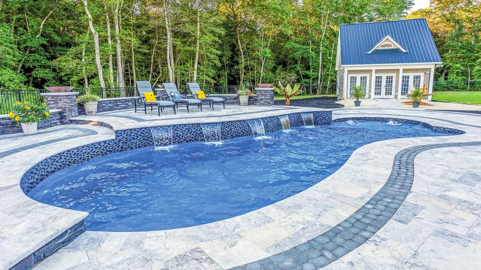 The Eclipse™, a fiberglass pool design manufactured by Leisure Pools